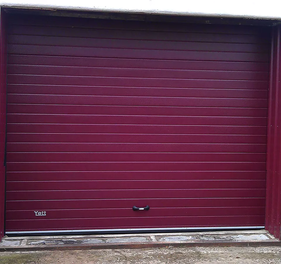 Гаражные секционные ворота Yett в Клецке