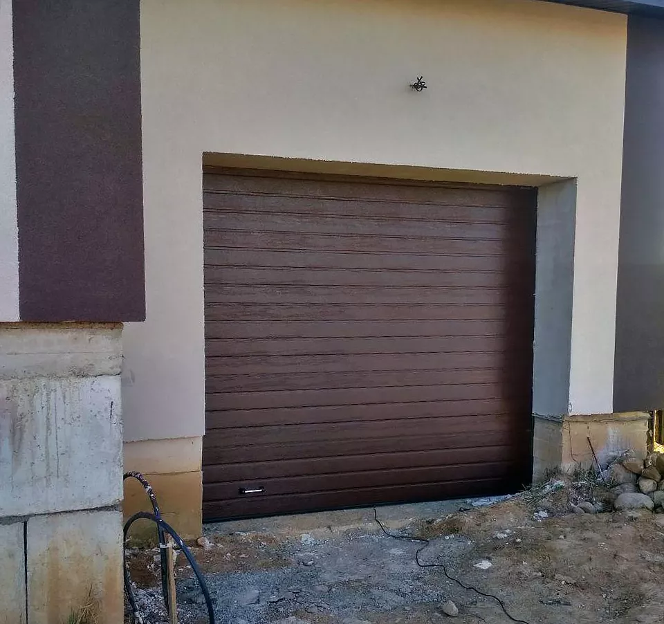 Гаражные секционные ворота DoorHan в Логойске